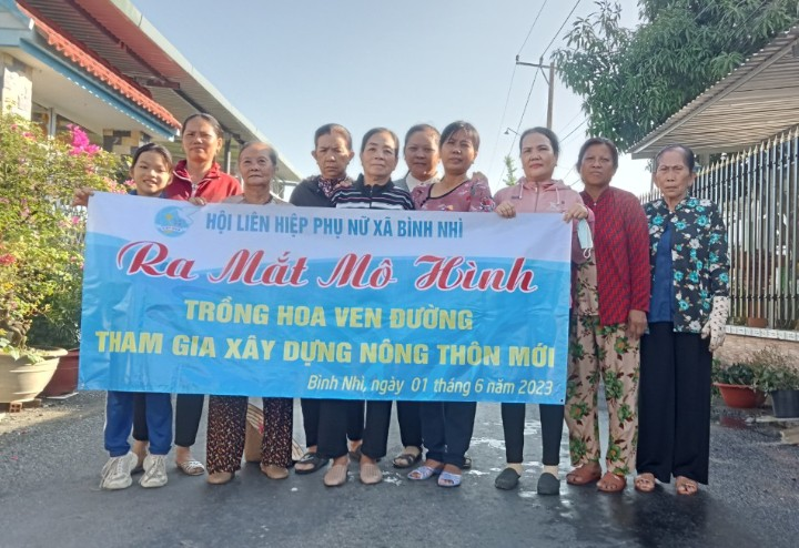 Hội LHPN xã Bình Nhì ra mắt Mô hình “Trồng hoa tham gia xây dựng Nông thôn mới”