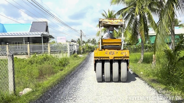 Xã Bình Nhì, huyện Gò Công Tây đang tích cực thực hiện tốt tiêu chí số 2 về giao thông để phấn đấu hoàn thành lộ trình ra mắt xã nông thôn mới nâng cao trong năm 2022